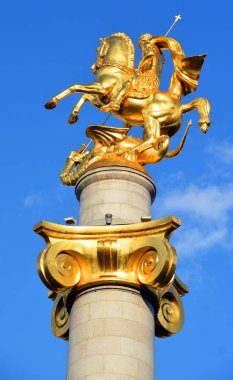 TBILISI GEORGIA 09 08 2019: Gürcistan halkının özgürlüğü ve bağımsızlığına adanmış Özgürlük Anıtı olarak bilinen Özgürlük Anıtı.