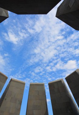 YEREVAN ARMENIA 09: 19: Tsitsernakaberd Ermeni Soykırımı Anıt Kompleksi, Ermeni Soykırımı kurbanlarına 1915 yılında Osmanlı hükümeti tarafından adanmış resmi bir anıttır.