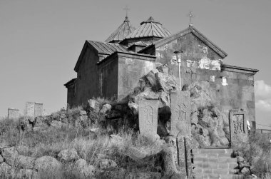 SEVAN ARMENIA 09 16 2019: Sevanavank, Ermenistan 'ın Gegharkunik Eyaleti' nde Sevan Gölü 'nün kuzeybatı kıyısında bulunan bir manastır kompleksi..