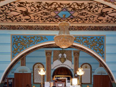 TBILISI GEORGIA 09 08 2019: Tiflis Büyük Sinagogu 'nun içinde 1895 ve 1903 yılları arasında Gürcistan' ın Alkhazikhe ve Tskhinval bölgelerinden inşa edilmiştir.