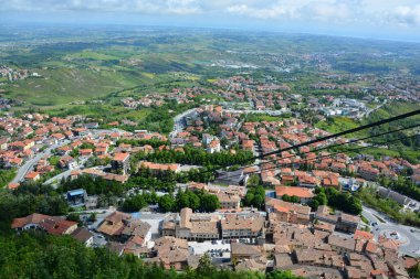 Titano Dağı 'nın tepesinden San Marino' nun panoramik manzarası