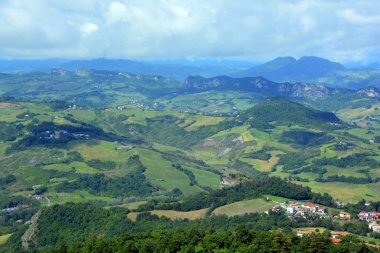 Yazın Alpler 'deki güzel dağ manzarası