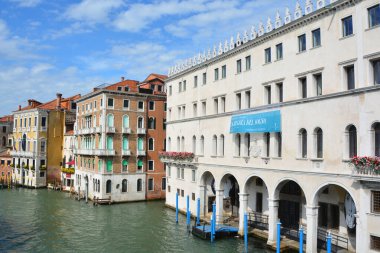 Venedik 'in ana kanalı Gondolas' tan gelen trafik. HDR işlendi