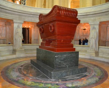 Eski tapınağın eski heykeli