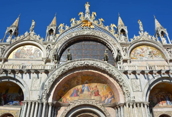 Saint Marks Basilica Cathedral Church Statues Mosaics Details Venice Italy — 스톡 사진