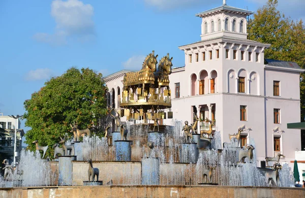 Kutaisi Georgia 2019 Kolkhida Fontein Met Gouden Paardenbeelden Het Centrale — Stockfoto