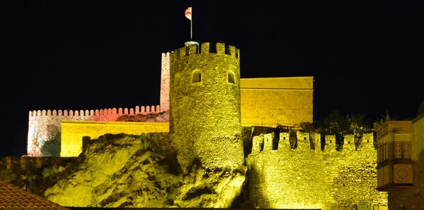 Akhaltsikhe Georgia 2019 夜ラバティ城の塔は ジョージア州Akhaltsikheの要塞です もともと9世紀にオスマン帝国によって完全に再建されたロミサ城として設立されました — ストック写真