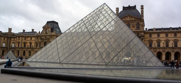 フランス パリのルーブル美術館 — ストック写真