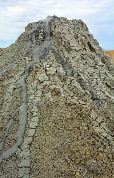 巴库附近Gobustan的Mud Volcanoes 泥火山或泥丘是因泥石流 水和气体喷发而形成的地形 — 图库照片