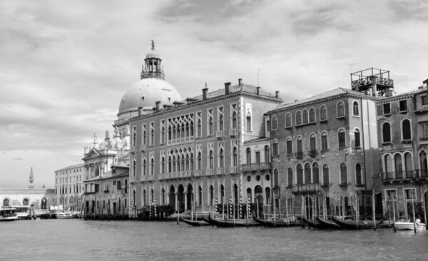 Venice Italy Grand canal Ponte di Rialto in black and white