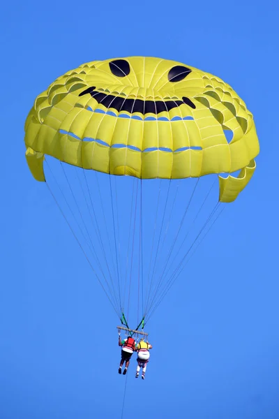 3D厘米降落伞的渲染 — 图库照片