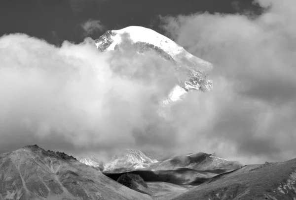 Mount Kazbek Vilande Stratovulkan Och Ett Största Bergen Kaukasus Som — Stockfoto