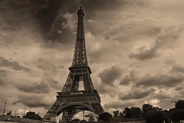 Bulutlu Bir Kış Gününde Eyfel Kulesi Paris — Stok fotoğraf