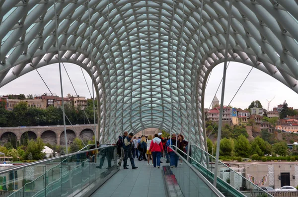 Tbilisi Georgia Ponte Paz Uma Ponte Pedonal Forma Arco Uma — Fotografia de Stock