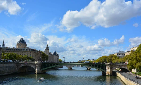 París Francia June Sena Puente Notre Dame Barco Turístico Junio —  Fotos de Stock