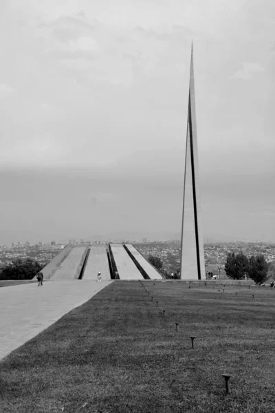 Yerevan Armenia Spire Tsitsernakaberd Armenian Genocide Memorial Complex Офіційна Пам — стокове фото