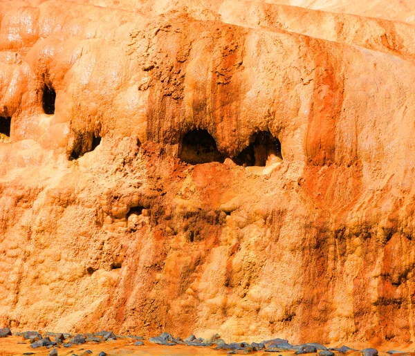 Água Vermelha Mineral Das Nascentes Minerais Gudauri Distrito Kazbegi Fontes — Fotografia de Stock