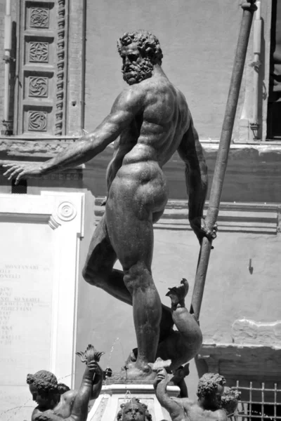 欧洲城市的海王星雕像 — 图库照片