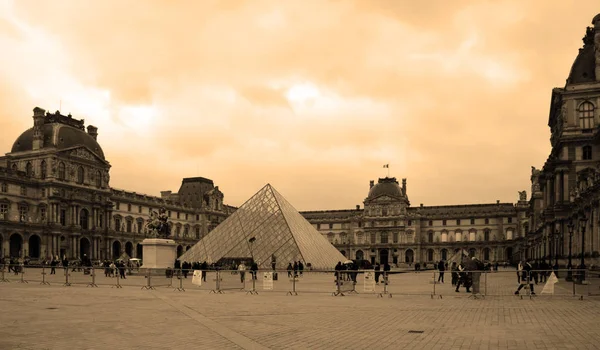 フランス パリのルーブル美術館 — ストック写真