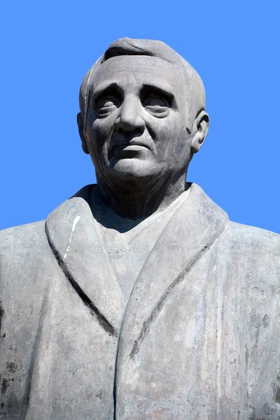 Gyumri Armenia 2019 Charles Aznavour Téri Szobra Egy Nagy Tér — Stock Fotó