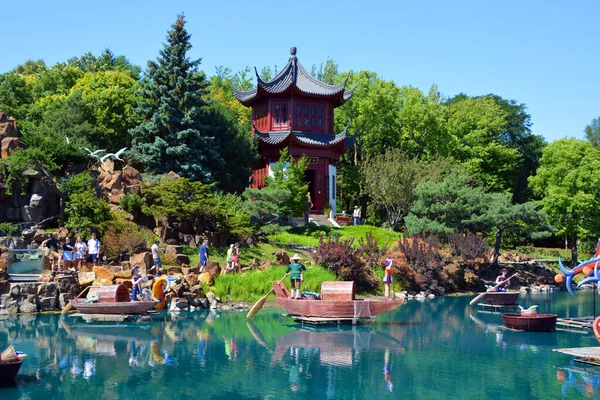 Göletli Oyun Parklı Çin Bahçesi — Stok fotoğraf