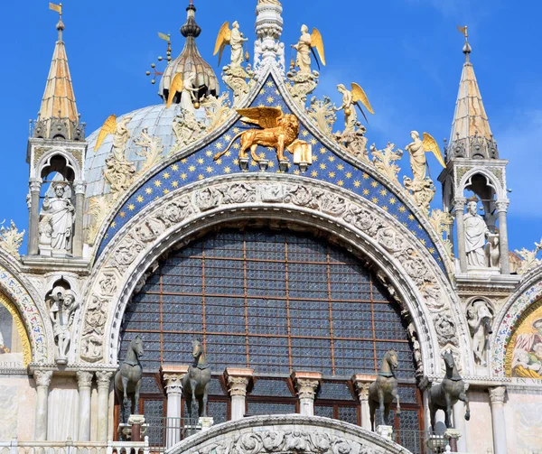 총대주교 Patriarchl Cathedral Basilica Saint Mark 가톨릭교회의 베네치아 대교구의 대성당이다 — 스톡 사진