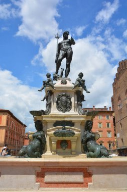 Neptün Çeşmesi, Palazzo Re Enzo Sarayı 'nın girişinin karşısında yer alan tarihi Bologna merkezinin ana ilgi alanlarından biridir. 1567 'de aynı meydanda inşa edilmiş.
