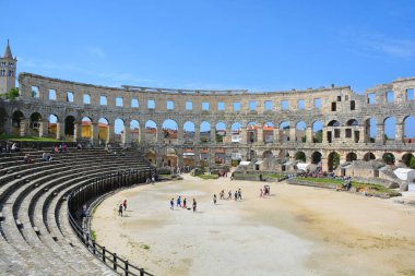 Eski Roma Kolezyumu 'ndaki turistler