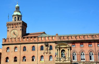 Palazzo d 'Accursio veya Palazzo Comunale, bir zamanlar şehrin belediye binası olan Bologna, İtalya' nın Piazza Maggiore kentinde yer alan bir saray.