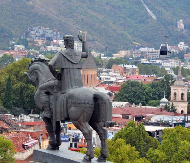 TBILISI GEORGIA 09 12 19: Vakhtang I Gorgasali Anıtı, İberya 'nın İberya kralı ve Kartli olarak bilinen, 6. yüzyılın beşinci ve ilk çeyreğinin ikinci yarısında.