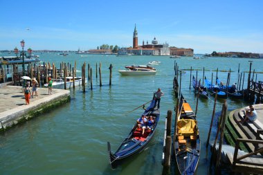  Venedik / İtalya - 08.02.2017: Venedik Gondolları  