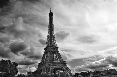 Paris, Fransa 'daki Eyfel Kulesi' nin klasik fotoğrafı..