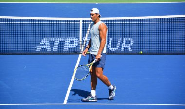 Montreal - Ağustos 5:Raphael Nadal Montreal, Kanada'da Montreal Rogers Cup 5 Ağustos 2011 tarihinde, eğitim sahasında. İspanyol profesyonel tenis oyuncusu ve eski bir dünya No 1 Rafael 