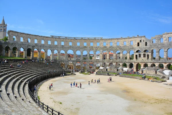 Turistas Coliseu Romano Velho — Fotografia de Stock