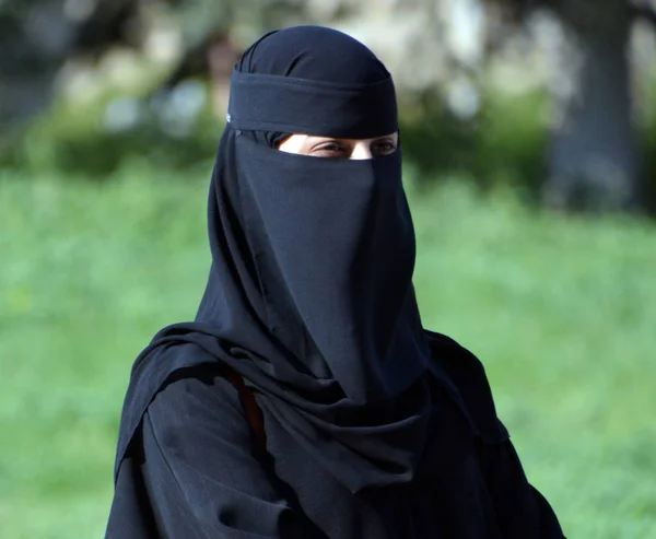 Mtskheta Georgia Protrait Muslim Veiled Woman För Närvarande Utgör Muslimer — Stockfoto