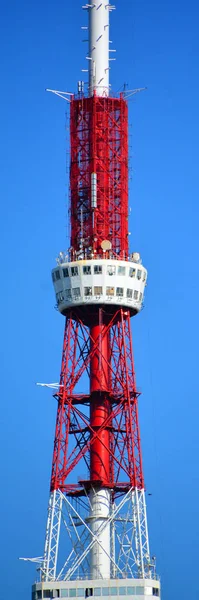 Tour Télécommunication Sur Fond Bleu Ciel — Photo