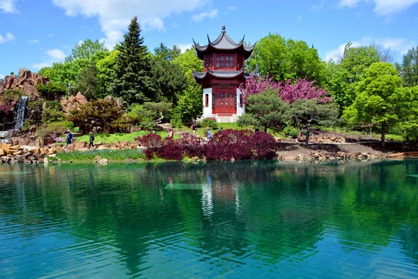 Jardín Tradicional Chino Con Estanque Casa —  Fotos de Stock