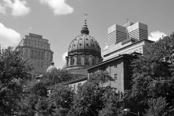 Montreal Quebec Canada August 2016 War Memorial Dome Cathedral Basilica — Stockfoto