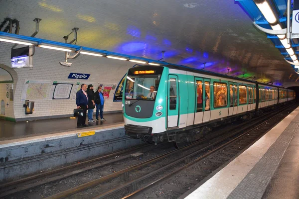 Metrostation Parijs Frankrijk — Stockfoto