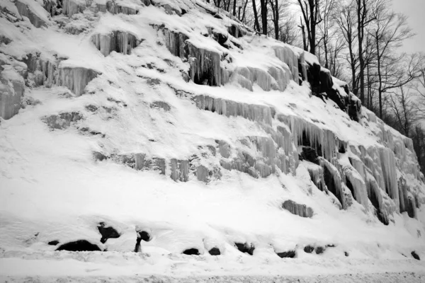 Cascata Nella Neve — Foto Stock
