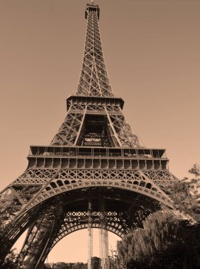 PARIS, FRANCE ECTOBER 12: 12 Ekim 2013 'te Paris, Fransa' da Eyfel Kulesi 'nin (Tur Eyfel) kapanışı. Dünya Fuarı için 1887 ve 1889 yılları arasında inşa edilmiştir (Fuar 1889).). 