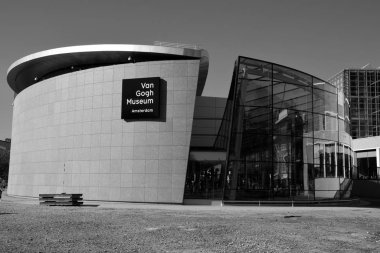 AMSTERDAM NETHERLAND 01 10 2015: Van Gogh Müzesi Vincent van Gogh ve çağdaşlarının çalışmalarına adanmıştır. Bina Gerrit Rietveld ve Kisho Kurokawa tarafından tasarlandı.. 