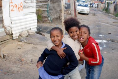 Khayelitsha, Cape Town - 22 Mayıs 2007: Khayelitsha kasabasında adı bilinmeyen bir grup genç dans ediyor, adı Xhosa, 22 Mayıs 2007, Cape Town, Güney Afrika
