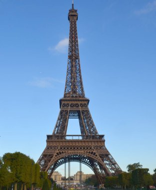 PARIS, FRANCE ECTOBER 12: 12 Ekim 2013 'te Paris, Fransa' da Eyfel Kulesi 'nin (Tur Eyfel) kapanışı. Dünya Fuarı için 1887 ve 1889 yılları arasında inşa edilmiştir (Fuar 1889).). 