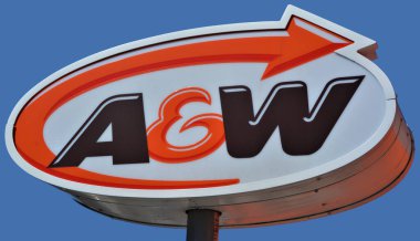 MONTREAL QUEBEC CANADA 03: 30 17: Sign of A & W Food Services of Canada, Inc., Kanada merkezli bir fast food restoran zinciri.,