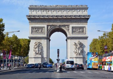 PARIS, FRANCE OCTOBER 19: Zafer Kemeri de l Etoile (ark de triomphe). Anıt, Jean Chalgrin tarafından 19 Ekim 2014 tarihinde Paris, Fransa 'da tasarlanmıştır.