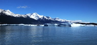 Lago Argentino, Arjantin 'in Santa Cruz eyaletinde yer alan bir göldür. Göl, Los Glaciares Ulusal Parkı' nın içinde yer alır.. 