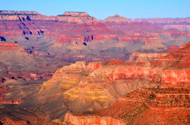 Büyük Kanyon Ulusal Parkı ve bitişiğindeki çember Büyük Kanyon Ulusal Parkı, Kaibab Ulusal Ormanı, Büyük Kanyon-Parashant Ulusal Anıtı 'nda yer almaktadır.