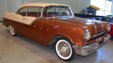 Saint HYACINTHE CANADA 08 03: 17: Kanada Pontiacs Laurentians 1955-1970 yılları arasında inşa edildi, Laurentianlar tam ölçekli Chevrolet şasesi, sürücü trenleri kullandılar