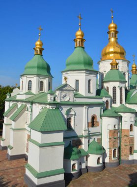 KIEV UKRAINE 09 04 04 17: Kiev 'deki Aziz Sophia Katedrali, Kievan Rus mimarisinin bir anıtıdır. Katedral, şehrin en bilinen simgelerinden biri ve Ukrayna 'nın ilk miras yeri..